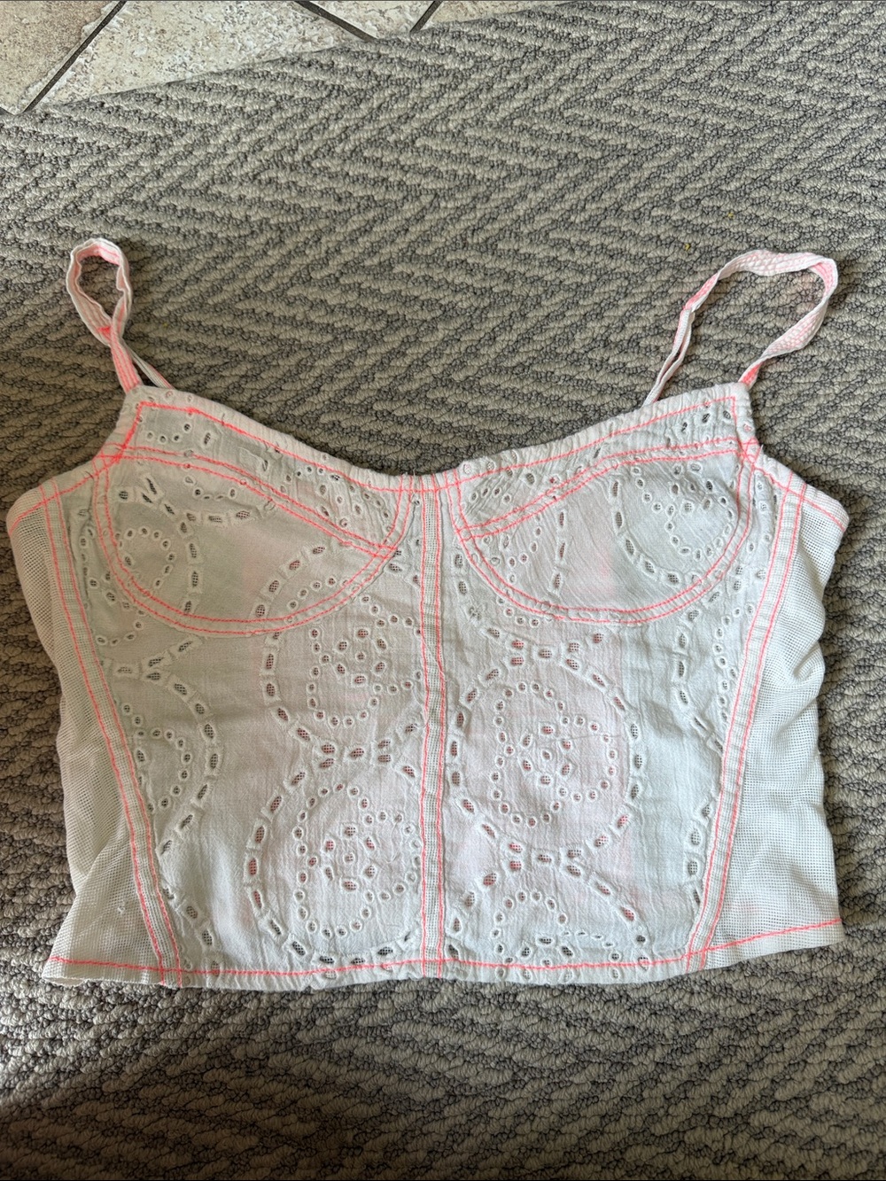 Free People Eyelet Cropped Tank Top in White with Pink Trim Size Medium